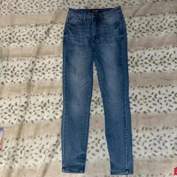 Judy Blue Jeans - Picture 1 of 5